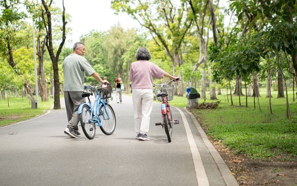 7 Summer Activities That Keep Seniors Engaged and Active